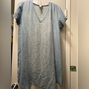 Lounge LOFT Outlet chambray dress. Faded chambray look.Short sleeve.Knee length